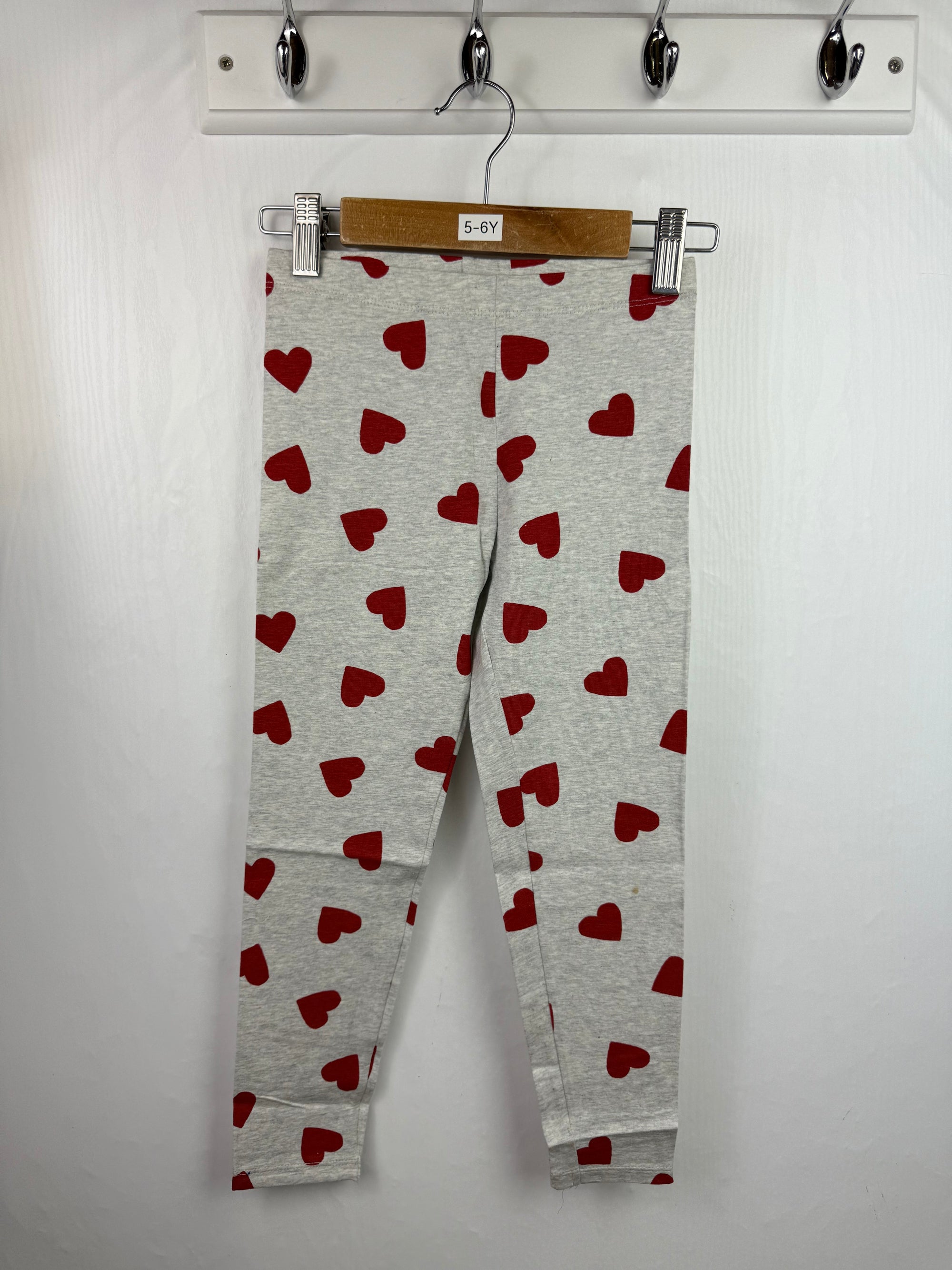 NEW M*S Red Heart Grey Leggings (2nd) - Girls 5 - 6 Years - Little Ones Preloved. Second Hand Children's & Preloved Baby, Kids, Girls & Boys Clothes. UK online