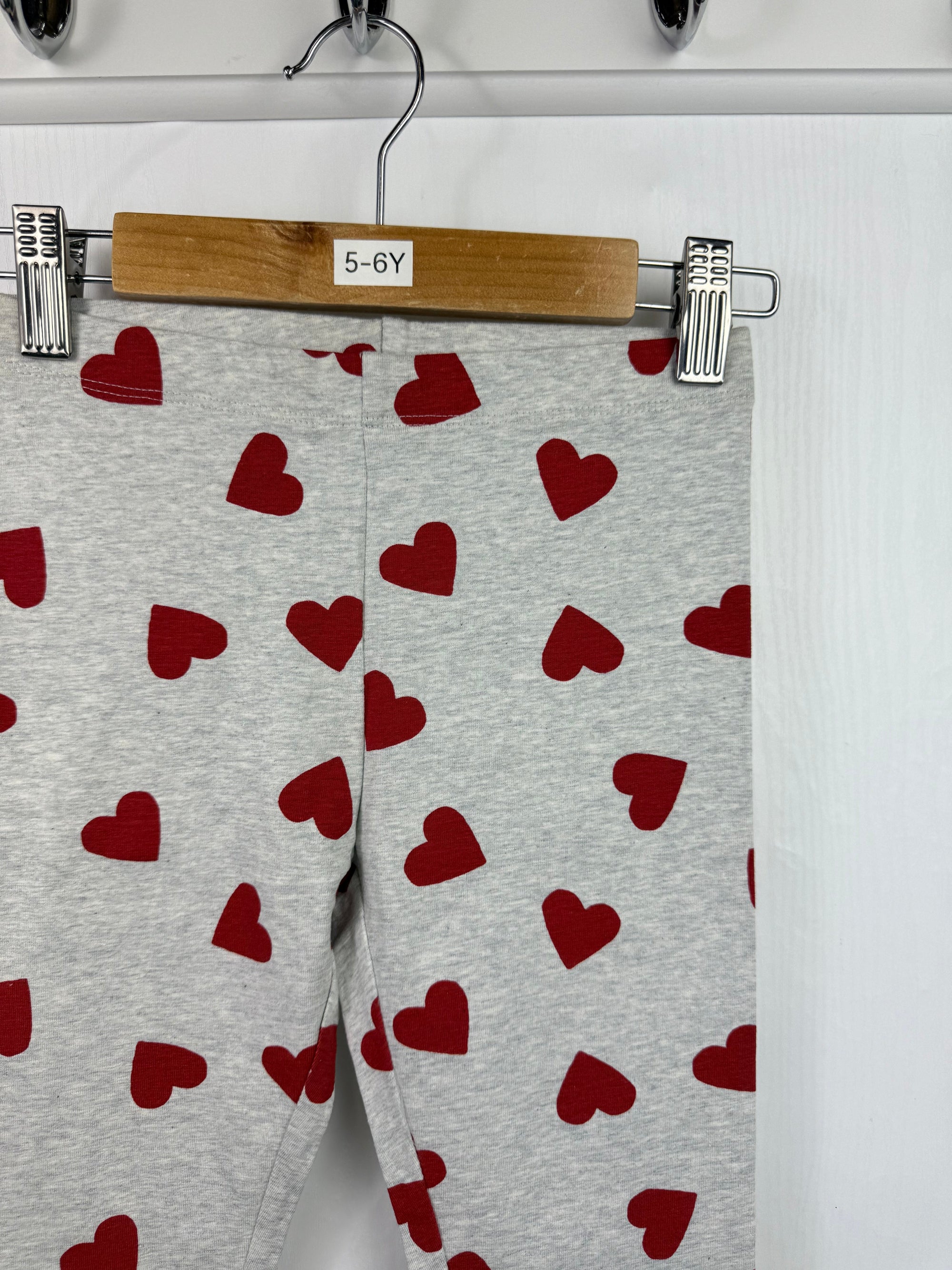 NEW M*S Red Heart Grey Leggings - Girls 5 - 6 Years - Little Ones Preloved. Second Hand Children's & Preloved Baby, Kids, Girls & Boys Clothes. UK online