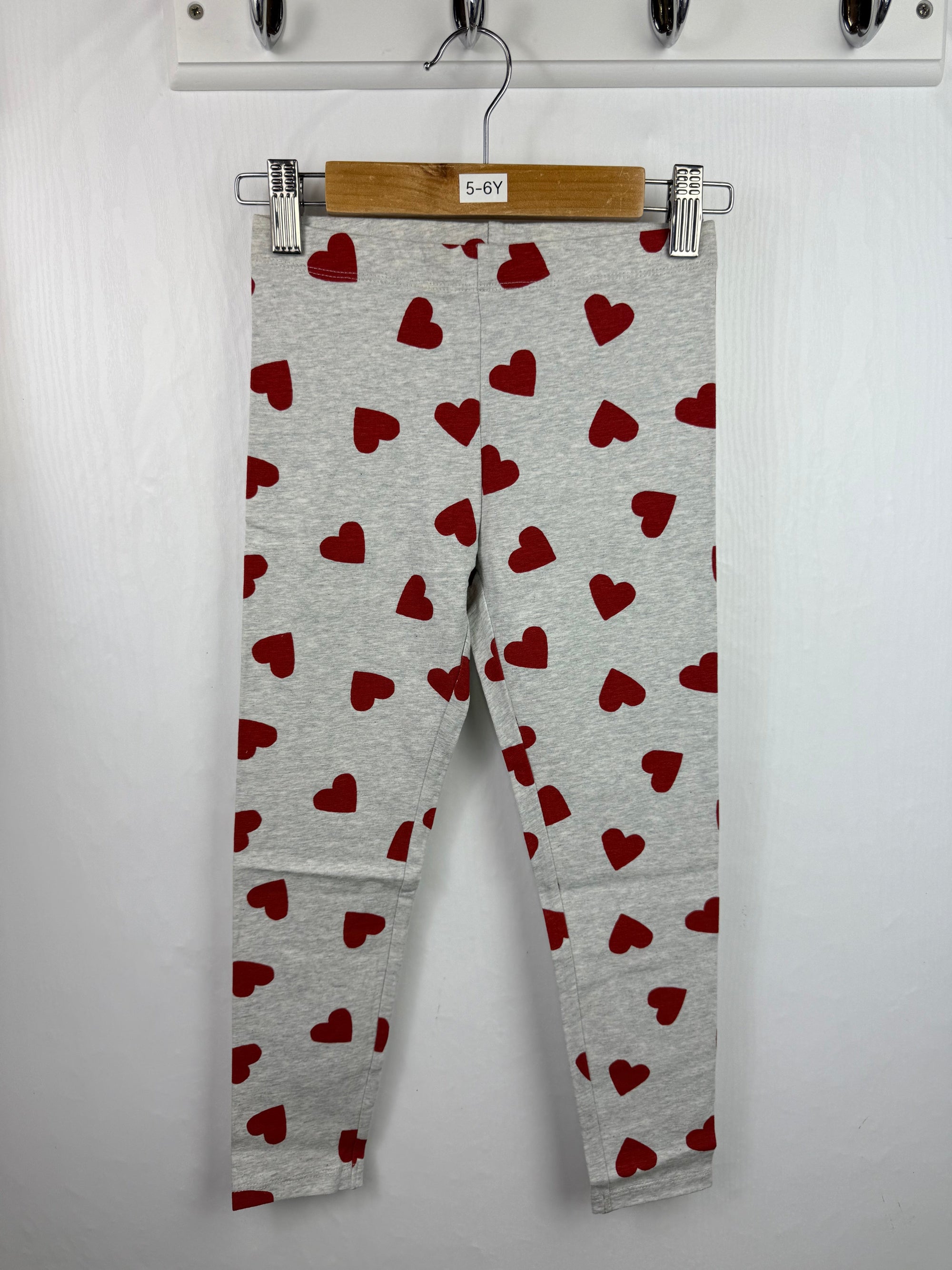 NEW M*S Red Heart Grey Leggings - Girls 5 - 6 Years - Little Ones Preloved. Second Hand Children's & Preloved Baby, Kids, Girls & Boys Clothes. UK online