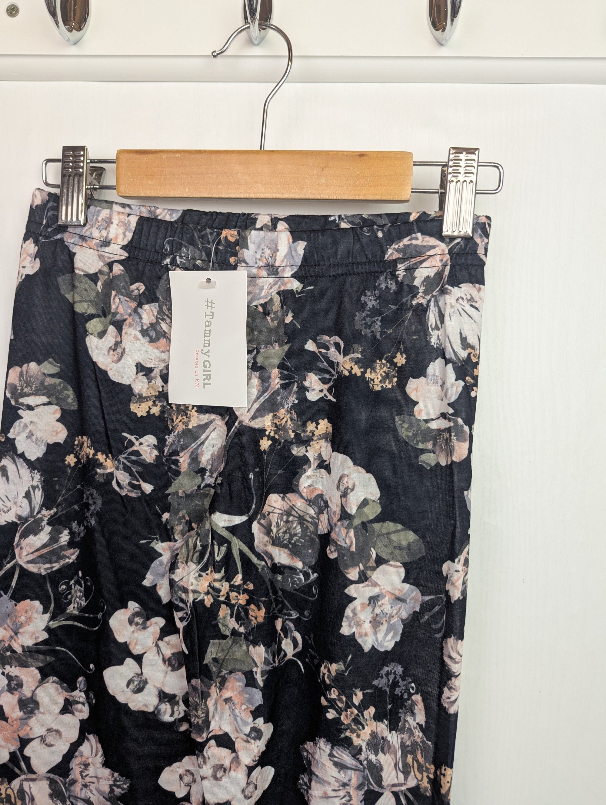 NWOT's Tammy Girl Black/Pink Floral Leggings - Girls 10 - 11 Years - Little Ones Preloved. Second Hand Children's & Preloved Baby, Kids, Girls & Boys Clothes. UK online